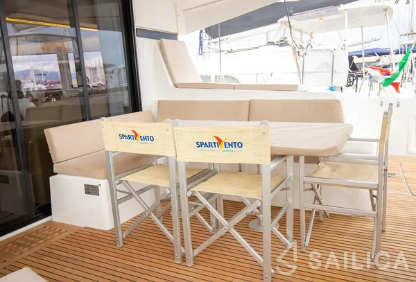 Lagoon 42 - Yacht Charter Sailica