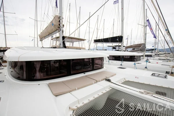 Lagoon 42 - Yacht Charter Sailica