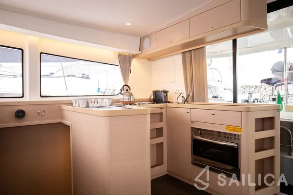 Lagoon 42 - Yacht Charter Sailica