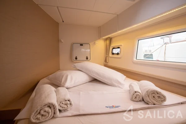 Lagoon 42 - Yacht Charter Sailica