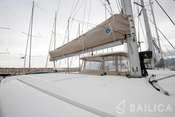Lagoon 42 - Yacht Charter Sailica