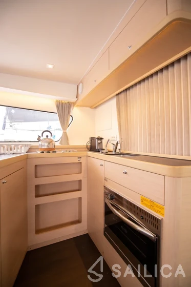 Lagoon 42 - Yacht Charter Sailica