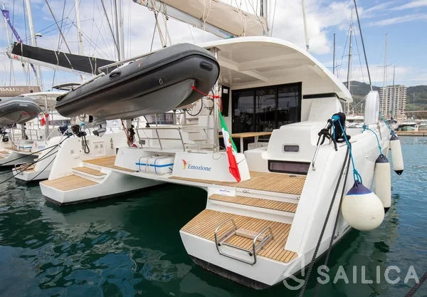 Lagoon 42 - Yacht Charter Sailica