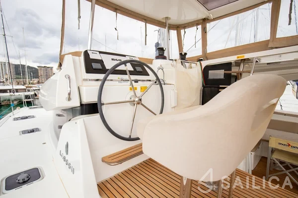 Lagoon 42 - Yacht Charter Sailica