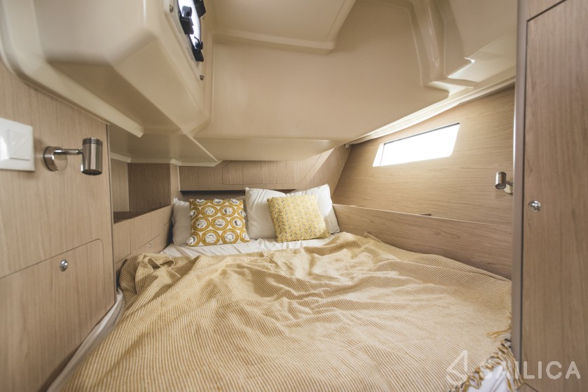 Oceanis 41.1 - Yacht Charter Sailica