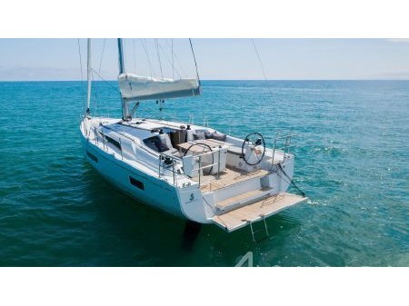 Oceanis 41.1 - Yacht Charter Sailica