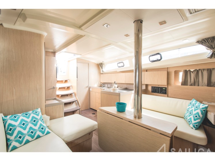 Oceanis 41.1 - Yacht Charter Sailica