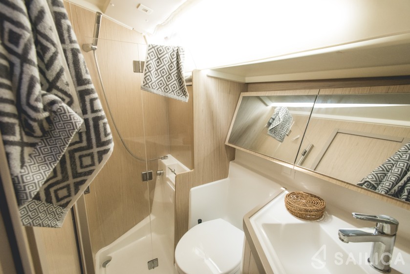 Oceanis 41.1 - Yacht Charter Sailica