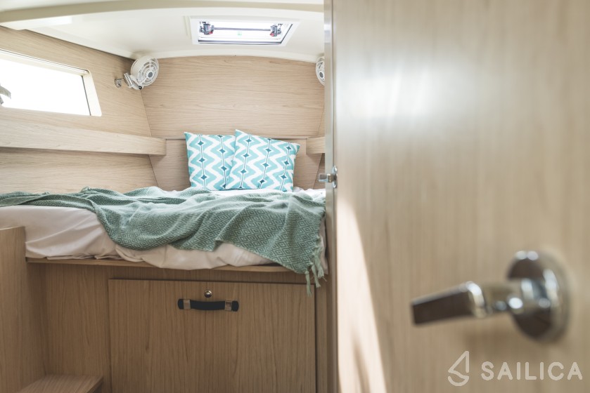 Oceanis 41.1 - Yacht Charter Sailica