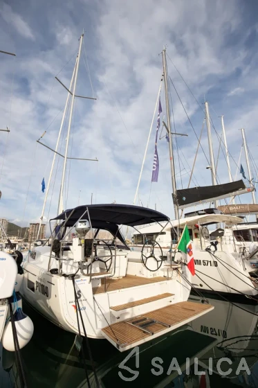 Oceanis 40.1 - Yacht Charter Sailica