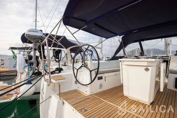 Oceanis 40.1 - Yacht Charter Sailica