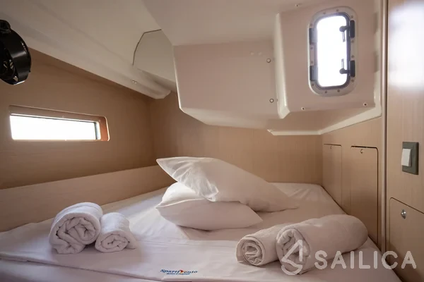 Oceanis 40.1 - Yacht Charter Sailica