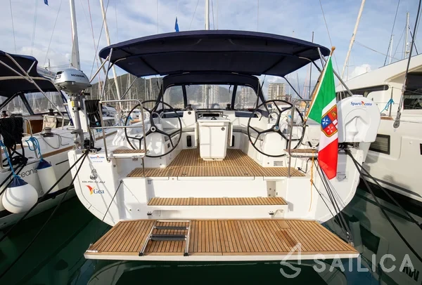 Oceanis 40.1 - Yacht Charter Sailica