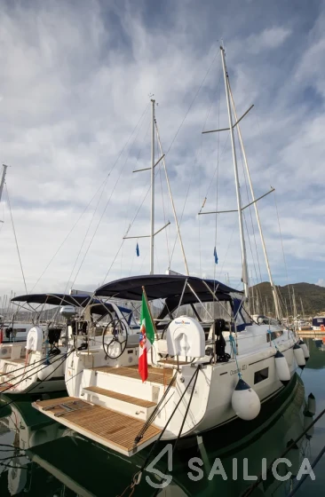 Oceanis 40.1 - Yacht Charter Sailica