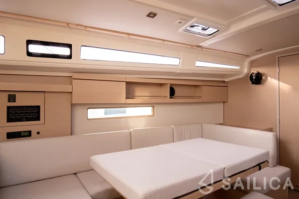 Oceanis 40.1 - Yacht Charter Sailica