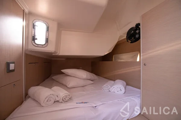 Oceanis 40.1 - Yacht Charter Sailica