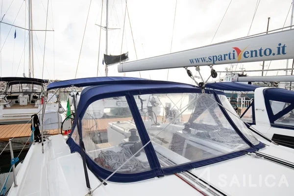 Oceanis 40.1 - Yacht Charter Sailica