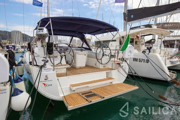 Oceanis 40.1 - Yacht Charter Sailica
