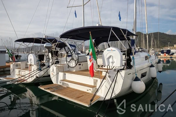 Oceanis 40.1 - Yacht Charter Sailica