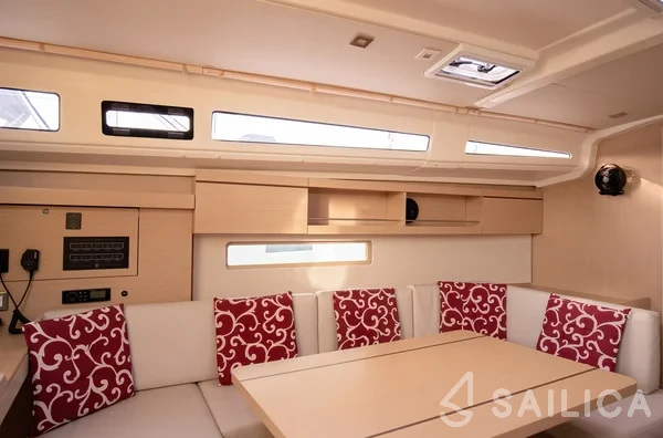 Oceanis 40.1 - Yacht Charter Sailica