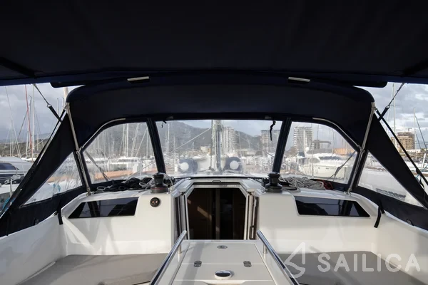 Oceanis 40.1 - Yacht Charter Sailica