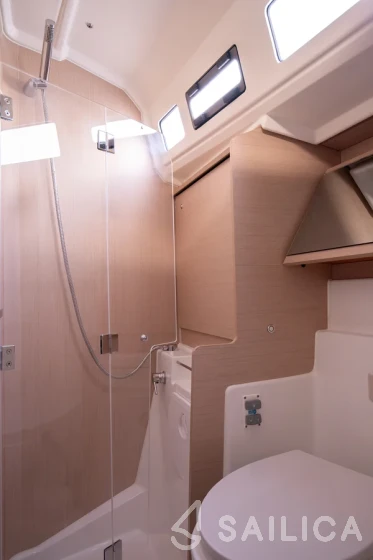 Oceanis 40.1 - Yacht Charter Sailica