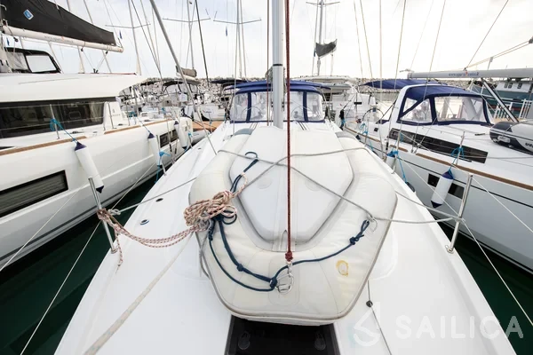 Oceanis 40.1 - Yacht Charter Sailica