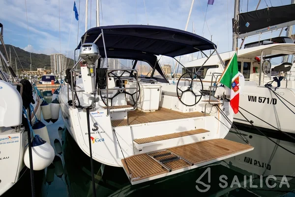 Oceanis 40.1 - Yacht Charter Sailica