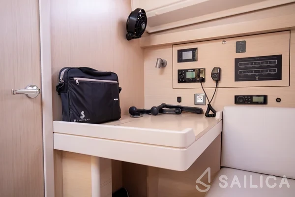 Oceanis 40.1 - Yacht Charter Sailica