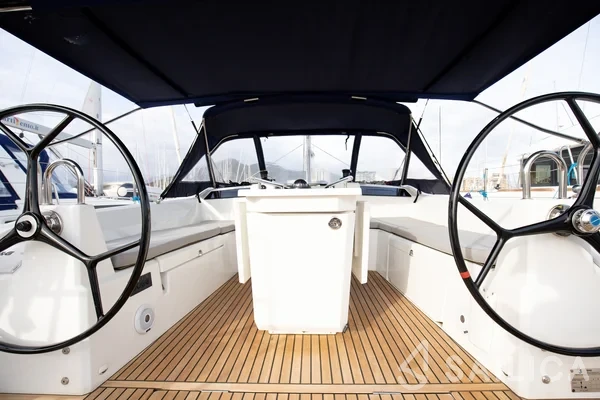 Oceanis 40.1 - Yacht Charter Sailica