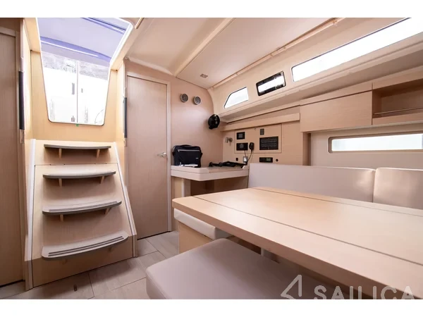 Oceanis 40.1 - Yacht Charter Sailica