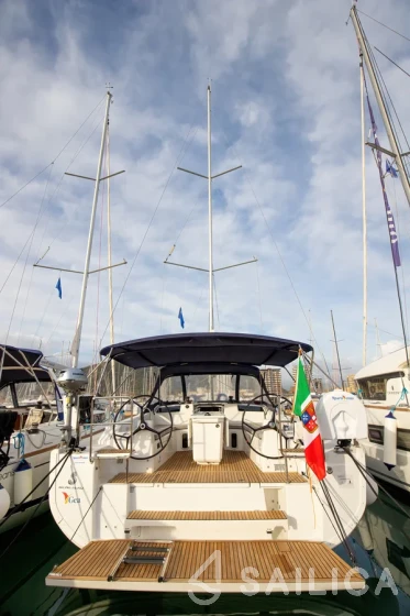 Oceanis 40.1 - Yacht Charter Sailica