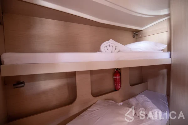Oceanis 40.1 - Yacht Charter Sailica