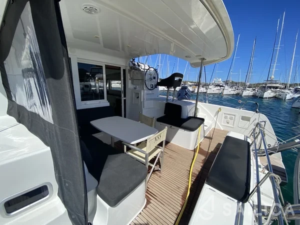 Lagoon 40 - Yacht Charter Sailica
