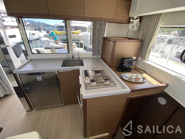 Lagoon 40 - Yacht Charter Sailica