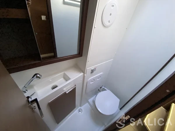 Lagoon 40 - Yacht Charter Sailica