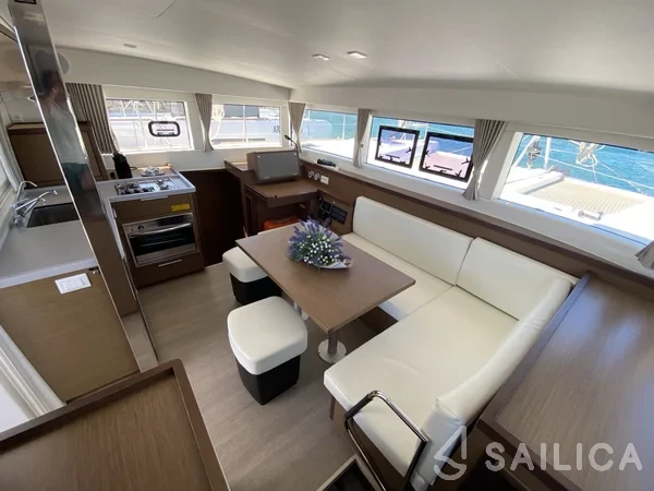 Lagoon 40 - Yacht Charter Sailica