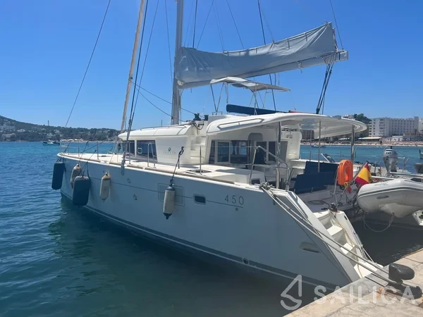 Lagoon 450  Flybridge - Yacht Charter Sailica