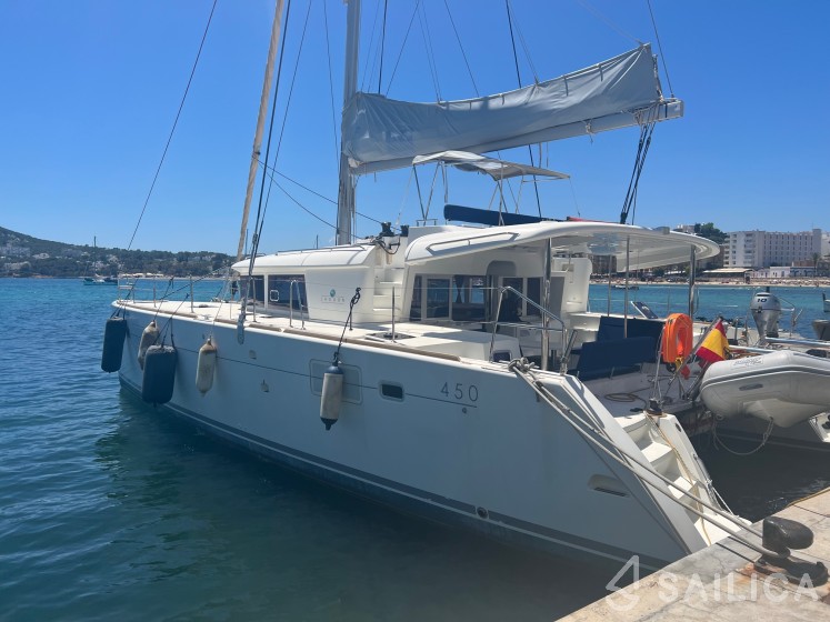 Lagoon 450  Flybridge - Yacht Charter Sailica