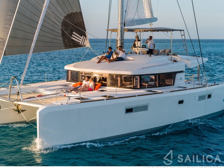 Lagoon 450  Flybridge - Yacht Charter Sailica