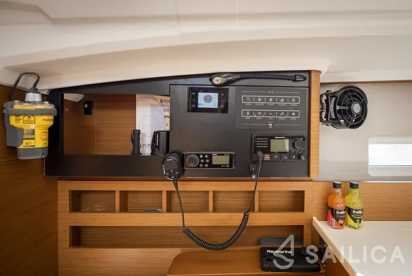 Sun Odyssey 410 - Yacht Charter Sailica