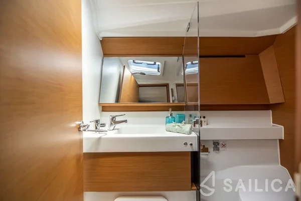Sun Odyssey 410 - Yacht Charter Sailica