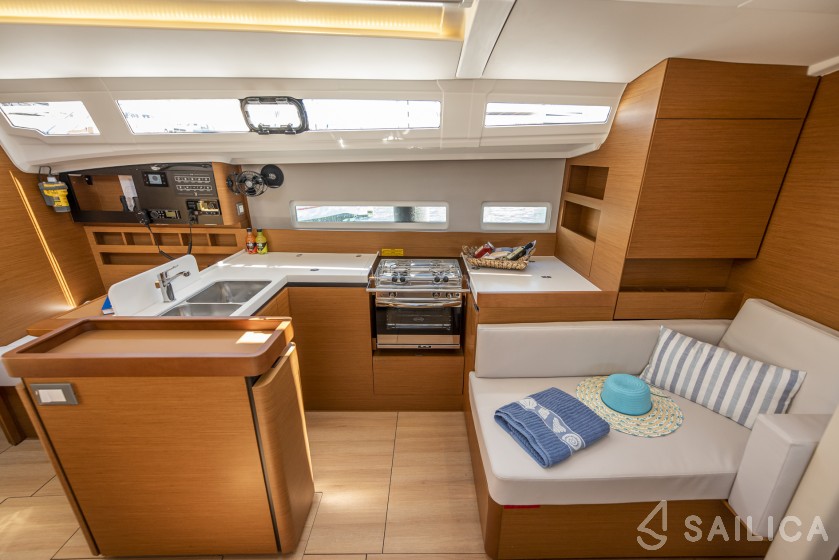 Sun Odyssey 410 - Yacht Charter Sailica