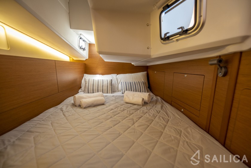 Sun Odyssey 410 - Yacht Charter Sailica