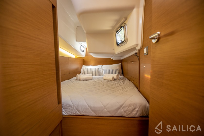 Sun Odyssey 410 - Yacht Charter Sailica