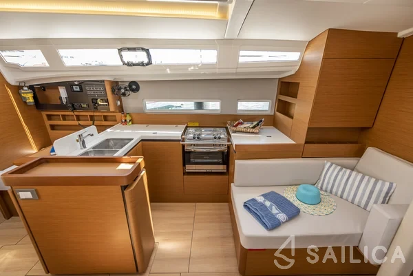 Sun Odyssey 410 - Yacht Charter Sailica