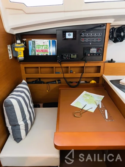 Sun Odyssey 410 - Yacht Charter Sailica