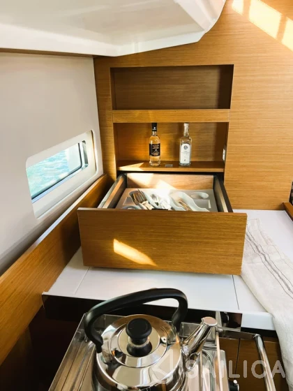 Sun Odyssey 410 - Yacht Charter Sailica