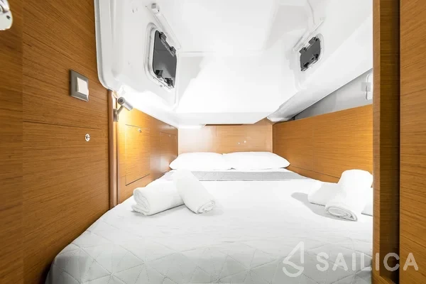 Sun Odyssey 410 - Yacht Charter Sailica