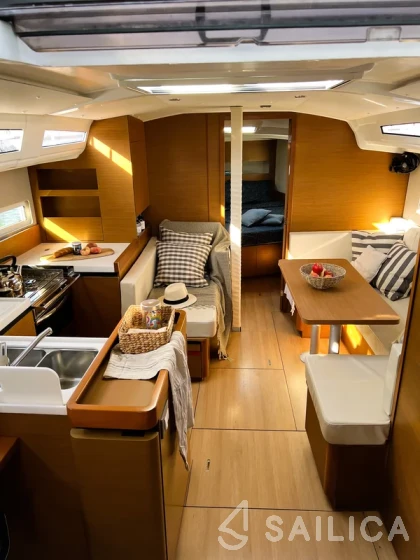 Sun Odyssey 410 - Yacht Charter Sailica